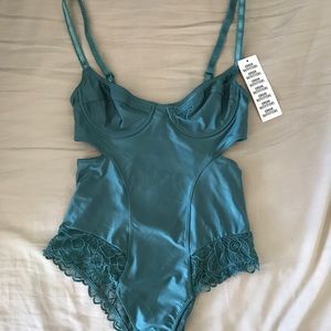URBAN OUTFITTERS BODYSUIT